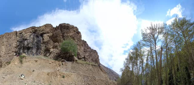 عکس دست جمعی تیم در کنار دیواره